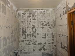 Стены ванной полностью пустые от отделки