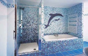 Вариант с мозайкой на стенах ванной