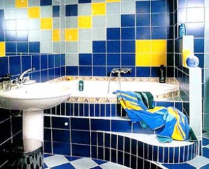 Желто-синие цвета ванной