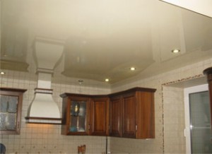 ПВХ потолок на кухне