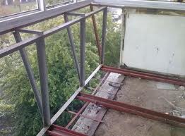 Конструкция для остекления балкона с выносом