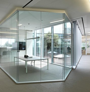 Стеклянные перегородке в Новосибирске от компании "ЭстетикаСтрой"