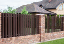 Применение штакетника в частном строительстве и в городской среде