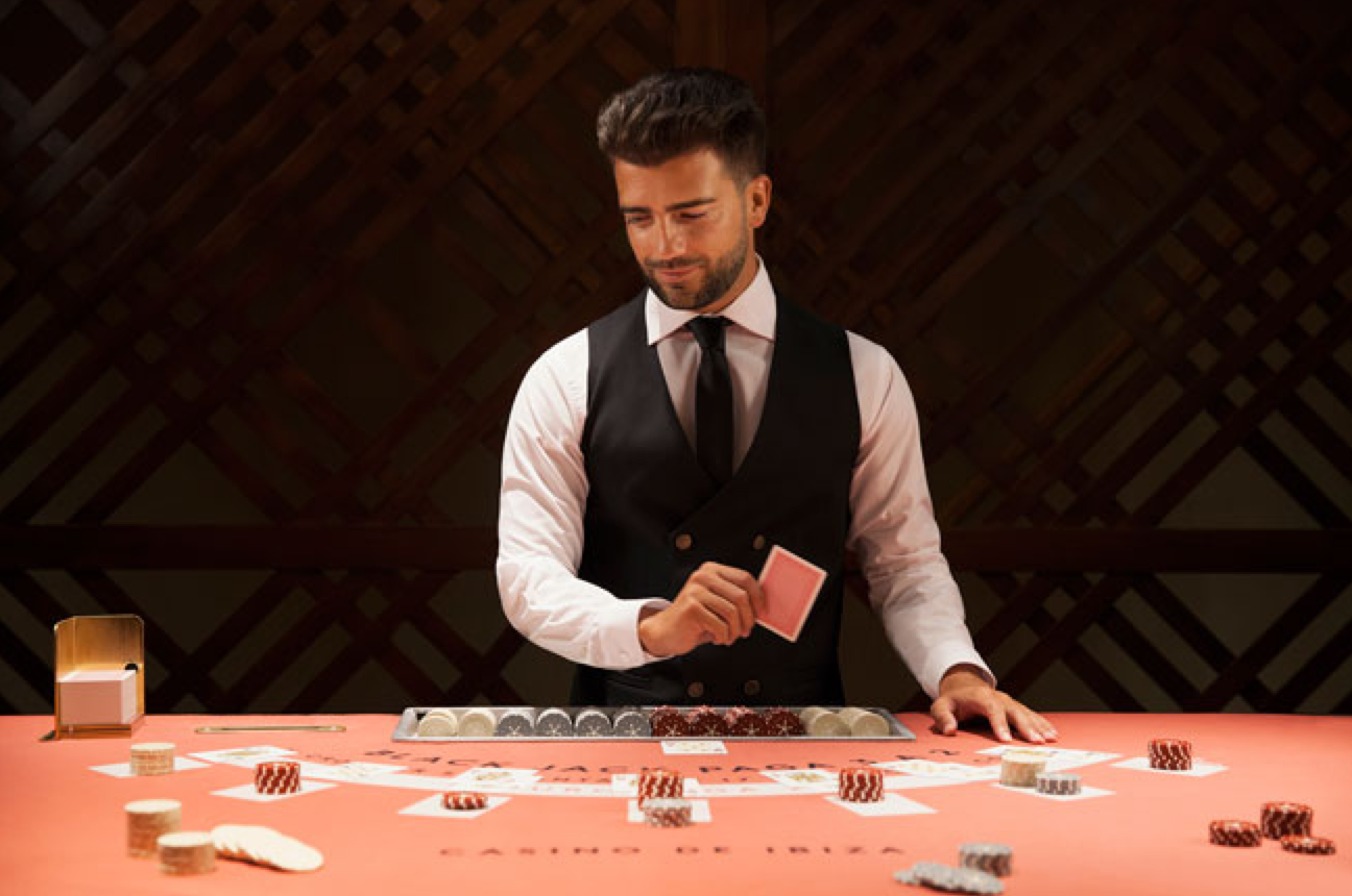 Онлайн казино: причины популярности, как правильно выбрать, что необходимо знать о казино, как играть и выигрывать реальные деньги