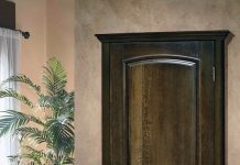 На какие моменты стоит обратить внимание при выборе дверей для дома