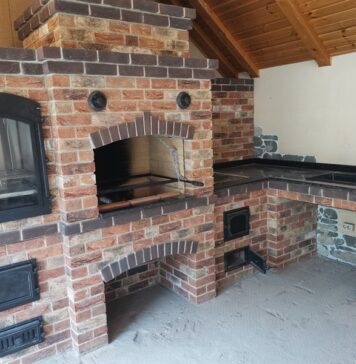 Кирпичный мангал с коптильней: секреты идеального барбекю