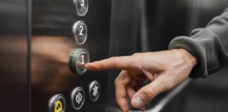 Почему лифт трясется: основные причины и решения