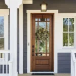 Входные двери со стеклом: эстетика, безопасность и функциональность