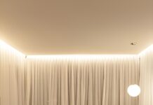 Натяжные потолки с трек-системой в СПб: современные решения для освещения