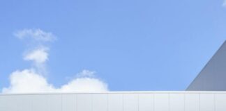 Монтаж быстровозводимых навесов: основные этапы и особенности