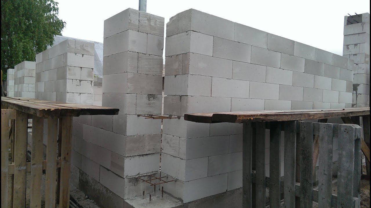 Сотовый и монолитный газоблок: руководство по выбору, характеристикам и применению современных газобетонных материалов для строительства долговечных и энергоэффективных домов