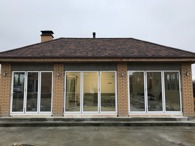 Остекление коттеджей: современные решения для комфорта и энергоэффективности