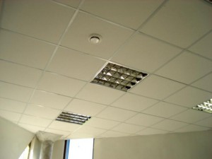 Потолок в офисном помещение