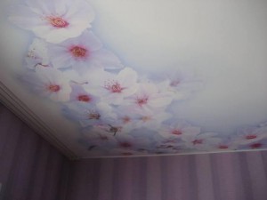 Печать цветов на потолке